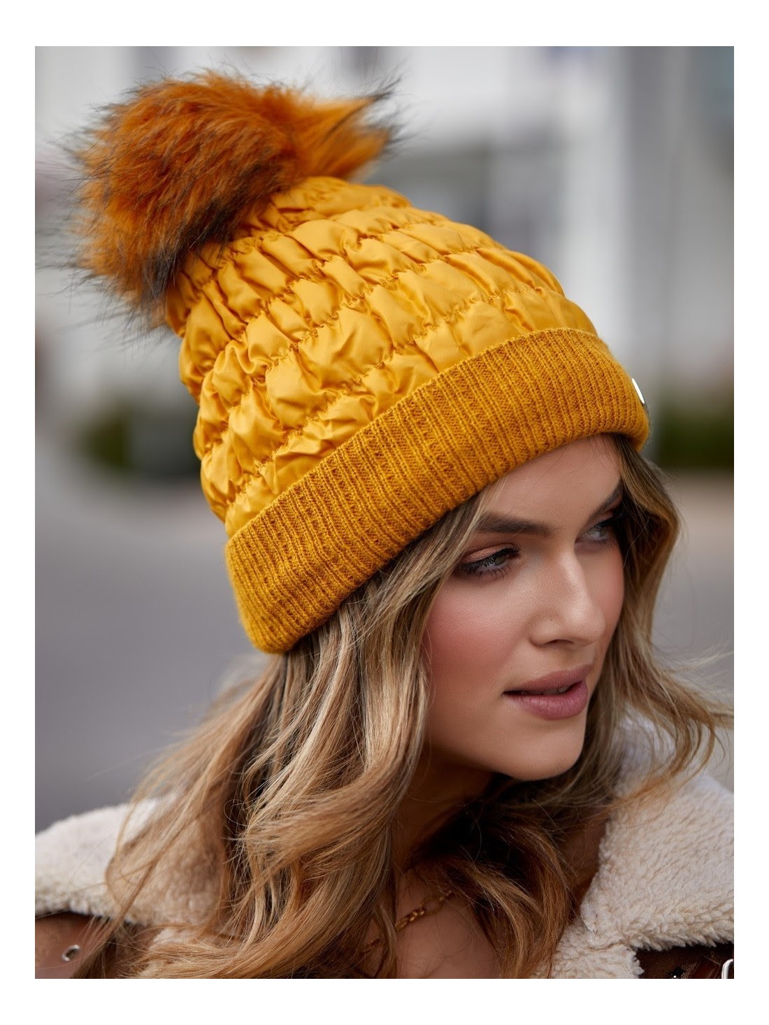 Wintermütze aus Baumwolle mit Bommel, Honig C31 - Online-Shop - Boutique